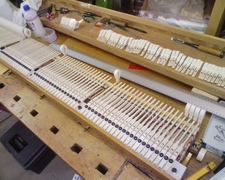 ベーゼンドルファー作業台でのグランドピアノアクション修理